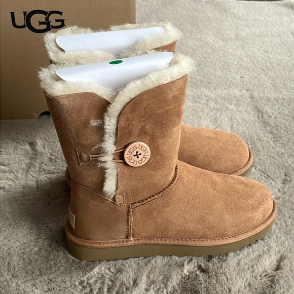 UGG - Women's Bailey Button II Boot / Winter Boot - Picture 7 of 7
